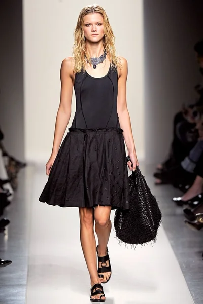 Look 3